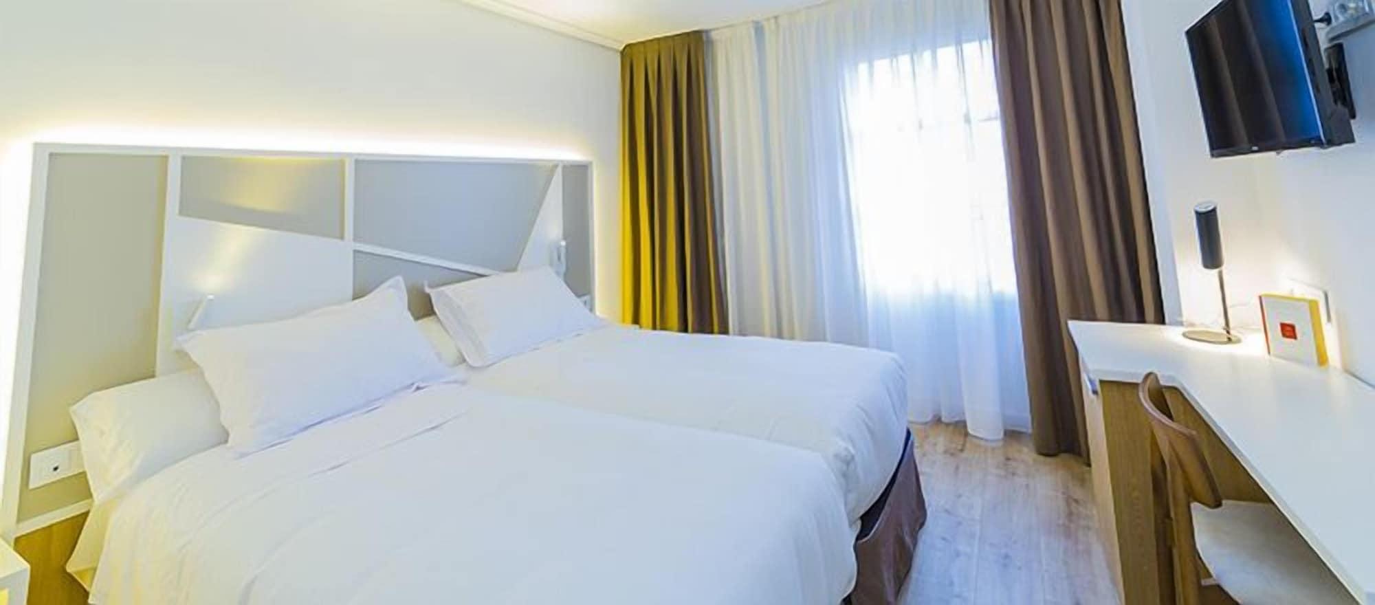 Hospedium Hotel Canitas Maite Gastronomico Касас Ибанес Екстериор снимка