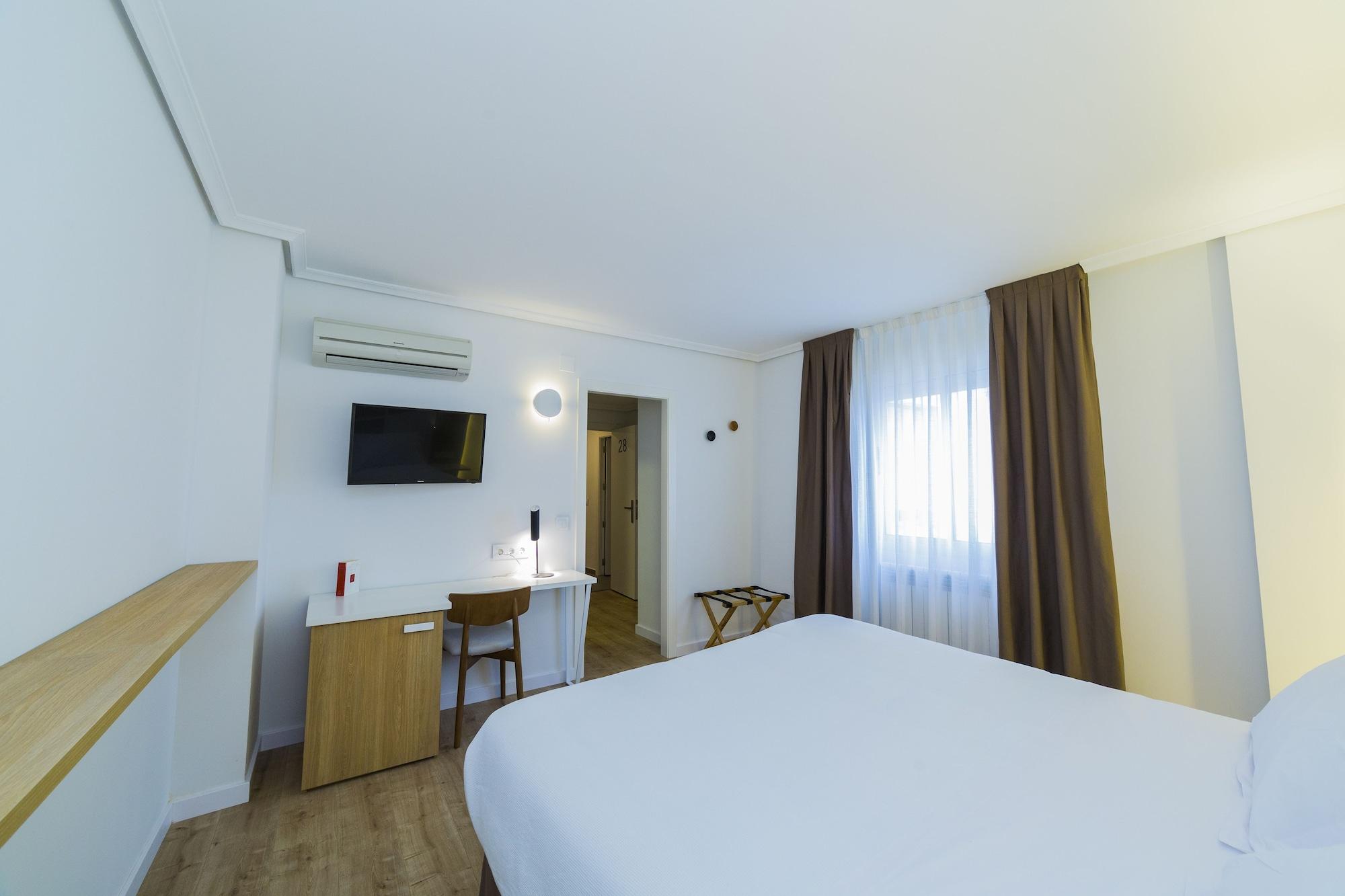 Hospedium Hotel Canitas Maite Gastronomico Касас Ибанес Екстериор снимка