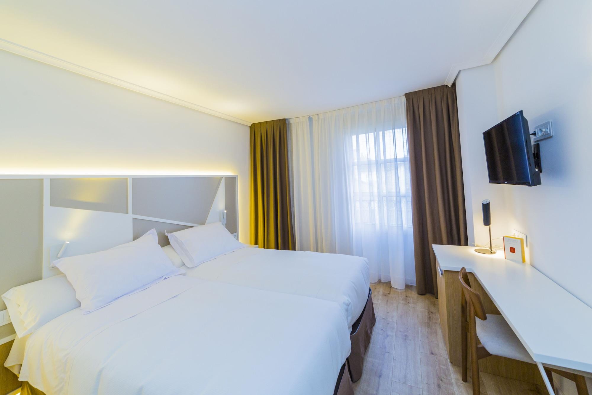 Hospedium Hotel Canitas Maite Gastronomico Касас Ибанес Екстериор снимка