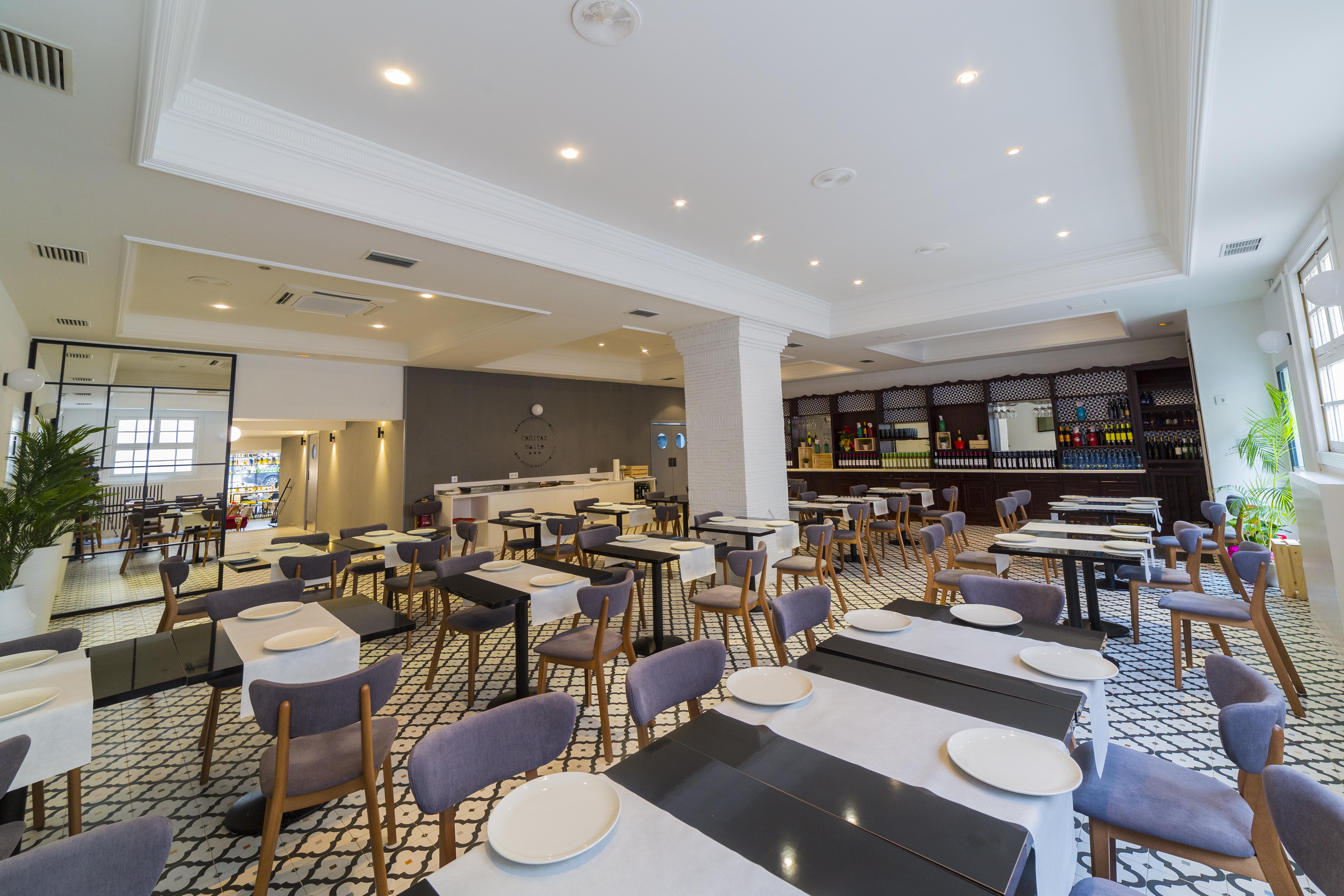 Hospedium Hotel Canitas Maite Gastronomico Касас Ибанес Екстериор снимка