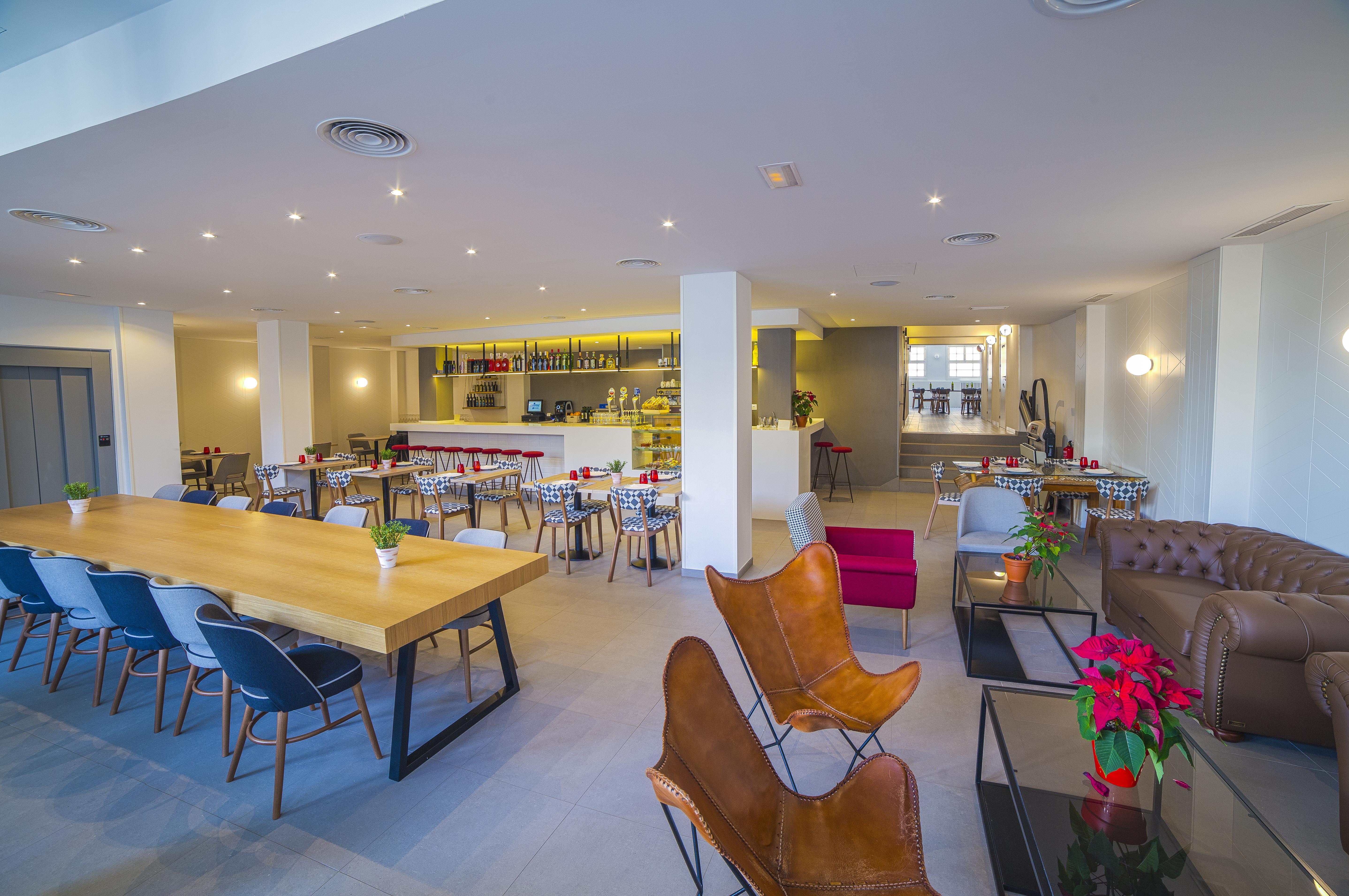 Hospedium Hotel Canitas Maite Gastronomico Касас Ибанес Екстериор снимка