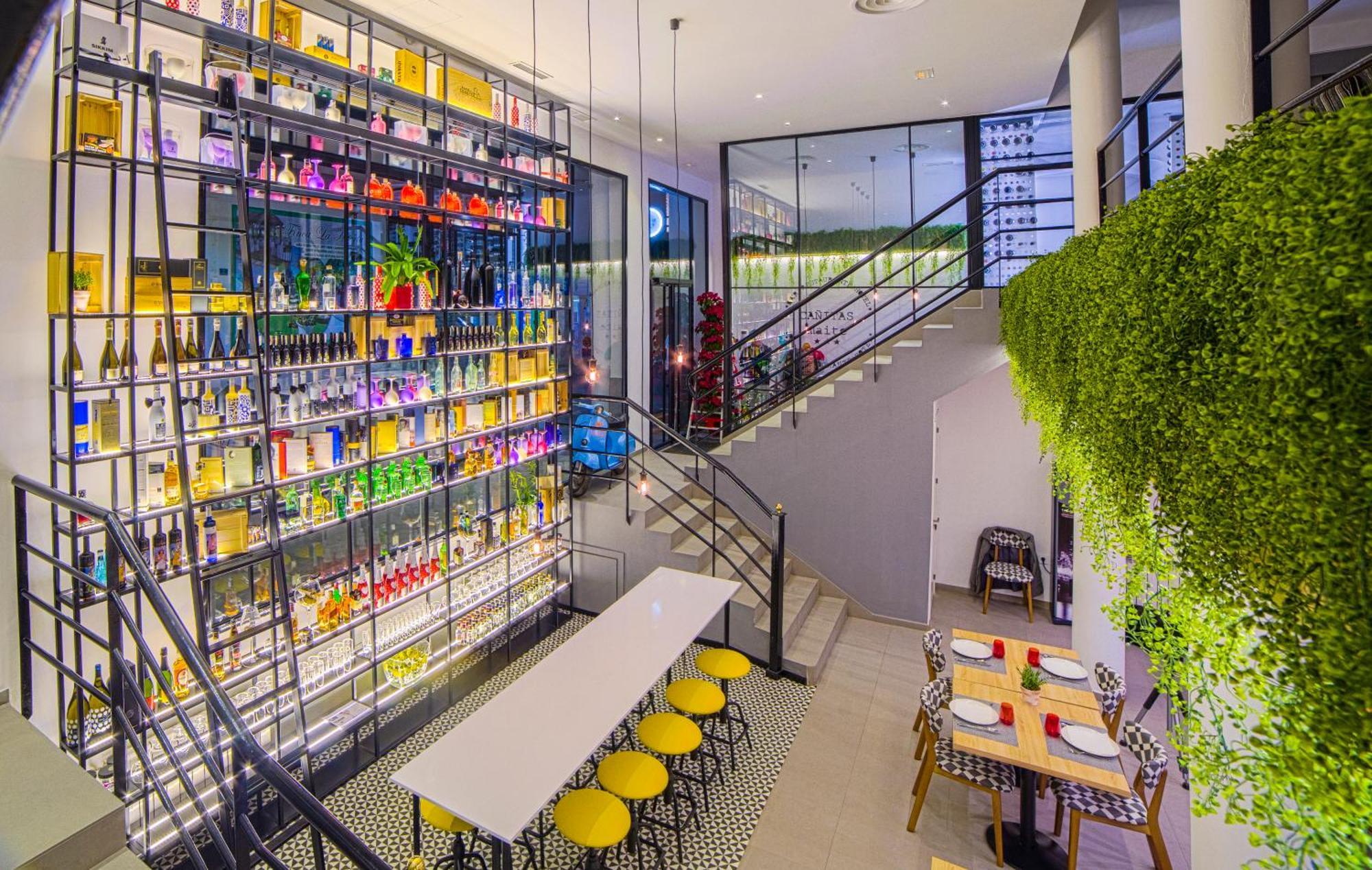Hospedium Hotel Canitas Maite Gastronomico Касас Ибанес Екстериор снимка