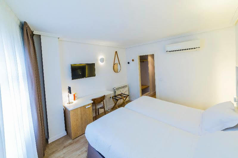 Hospedium Hotel Canitas Maite Gastronomico Касас Ибанес Екстериор снимка